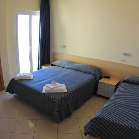 Hotel Fantasy Rimini Szoba fotó