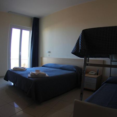 Hotel Fantasy Rimini Szoba fotó