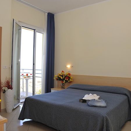 Hotel Fantasy Rimini Szoba fotó