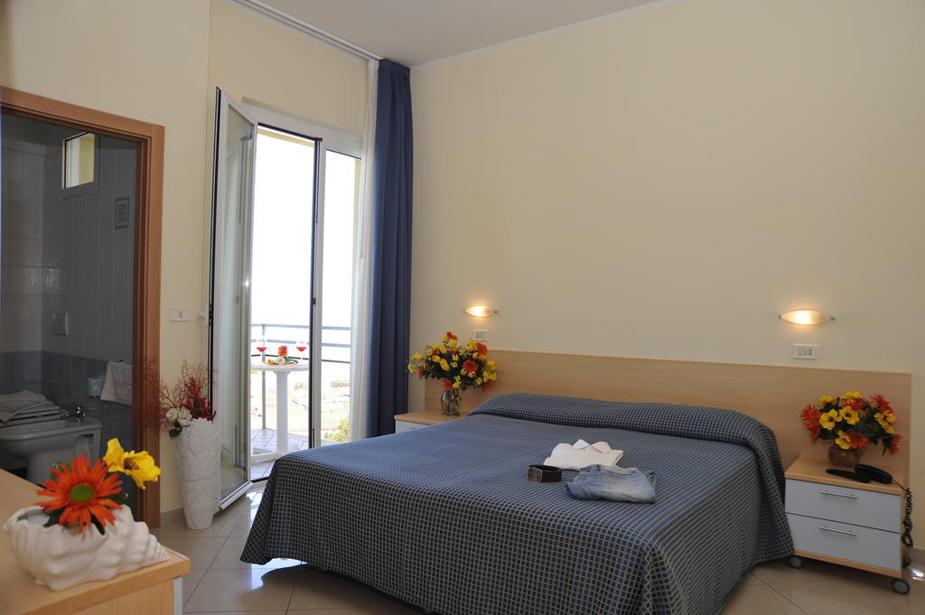 Hotel Fantasy Rimini Szoba fotó